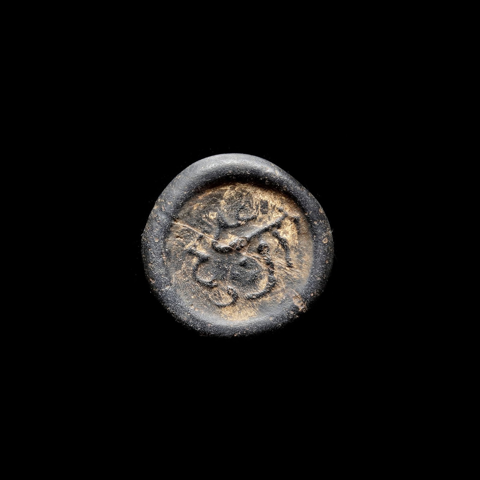 AN EARLY ISLAMIC GLASS WEIGHT OF DIRHAM, 10TH-11TH CENTURY: Glass weight, moulded and stamped, opaque dark-black in colour, citing in the centre with " Ali al-Shaubah", 2.950g, 22 mm, coin weight: dirham.