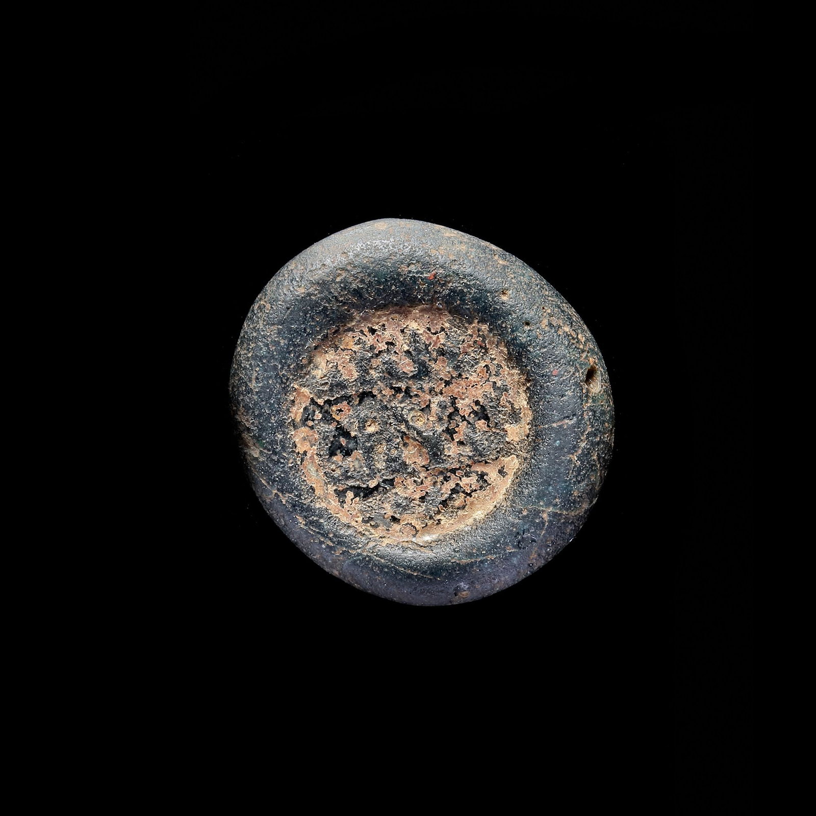 AN EARLY ISLAMIC GLASS WEIGHT OF DOUBLE DIRHAM 10TH-11TH CENTURY: Glass weight, moulded and stamped, opaque black in colour, citing in the centre with 2 lines of undeciphered Arabic text. 5.440g, 25 mm. coin weight: double dirham.