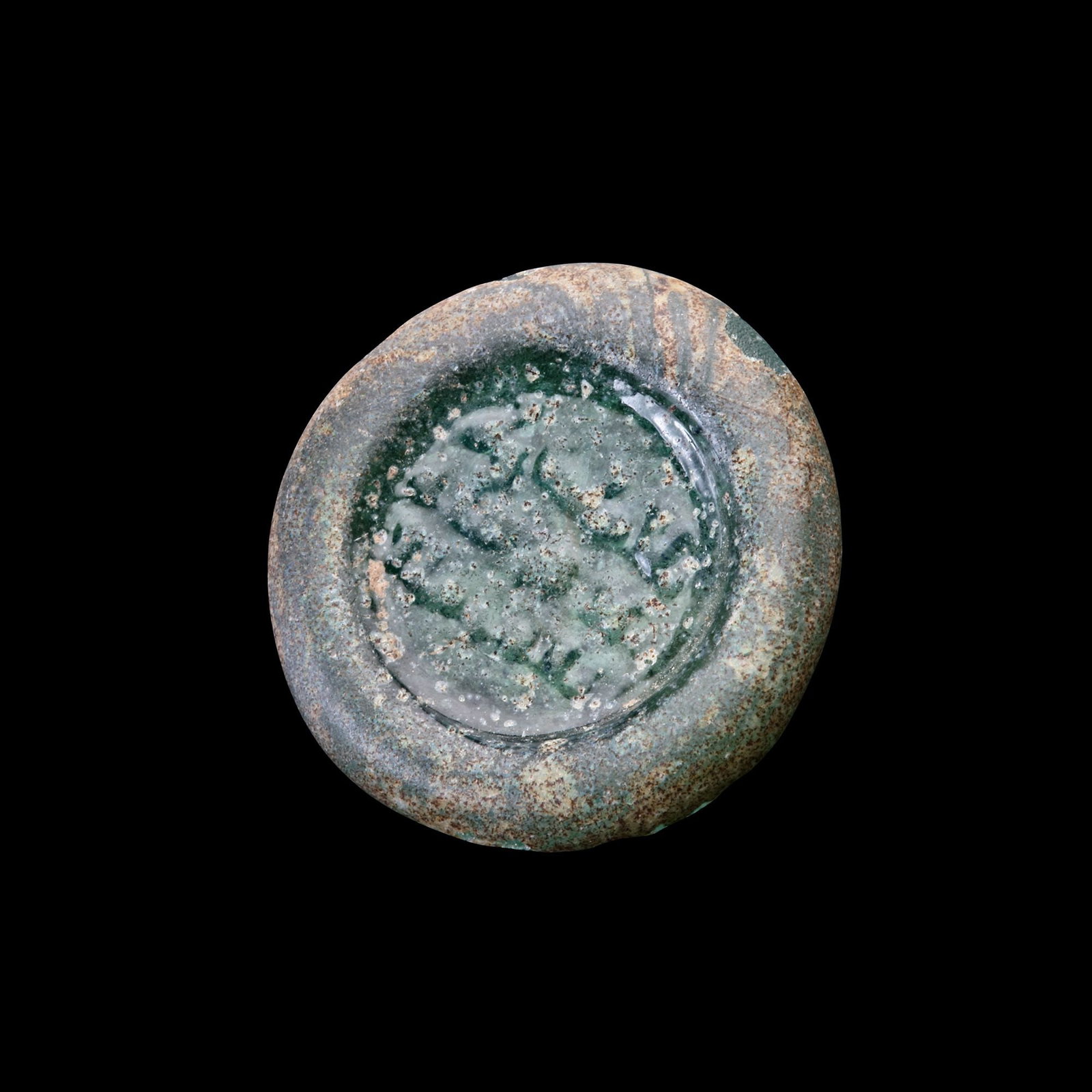 AN EARLY ISLAMIC GLASS WEIGHT OF DIRHAM,10TH-11TH CENTURY: Glass weight, moulded and stamped, transparent green in colour, citing in the centre with 3 lines of undeciphered Arabic text. 2,867g, 19 mm. coin weight: dirham.