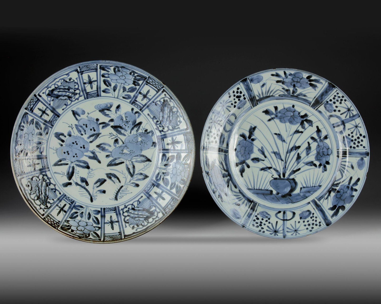 TWO JAPANESE ARITA PLATES, 17TH CENTURY: A pair of Japanese Arita porcelain plates from the 17th century, finely painted in underglaze cobalt blue with elegant floral and botanical motifs.