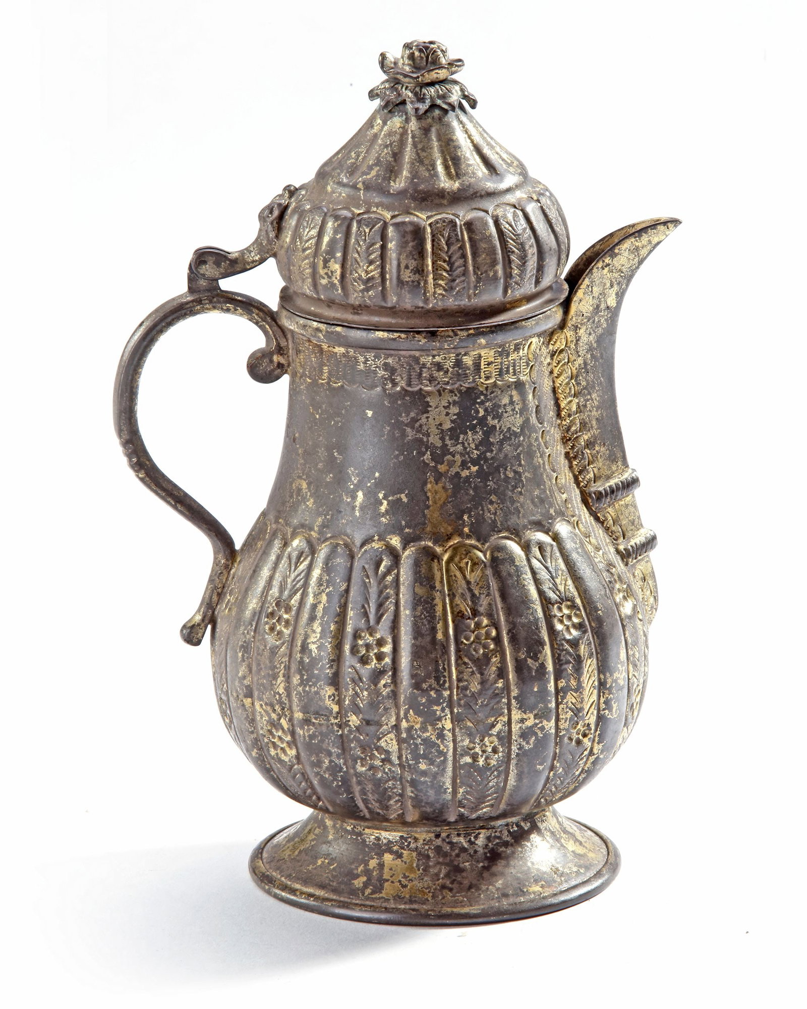 OTTOMAN GILT-COPPER TOMBAK JUG, 18TH-19TH CENTURY: Elegant 19th-century Ottoman tombak jug, richly gilt over copper, with ribbed floral decoration and a domed lid topped by a flower finial. 17 by 10 cm. 326 gr.