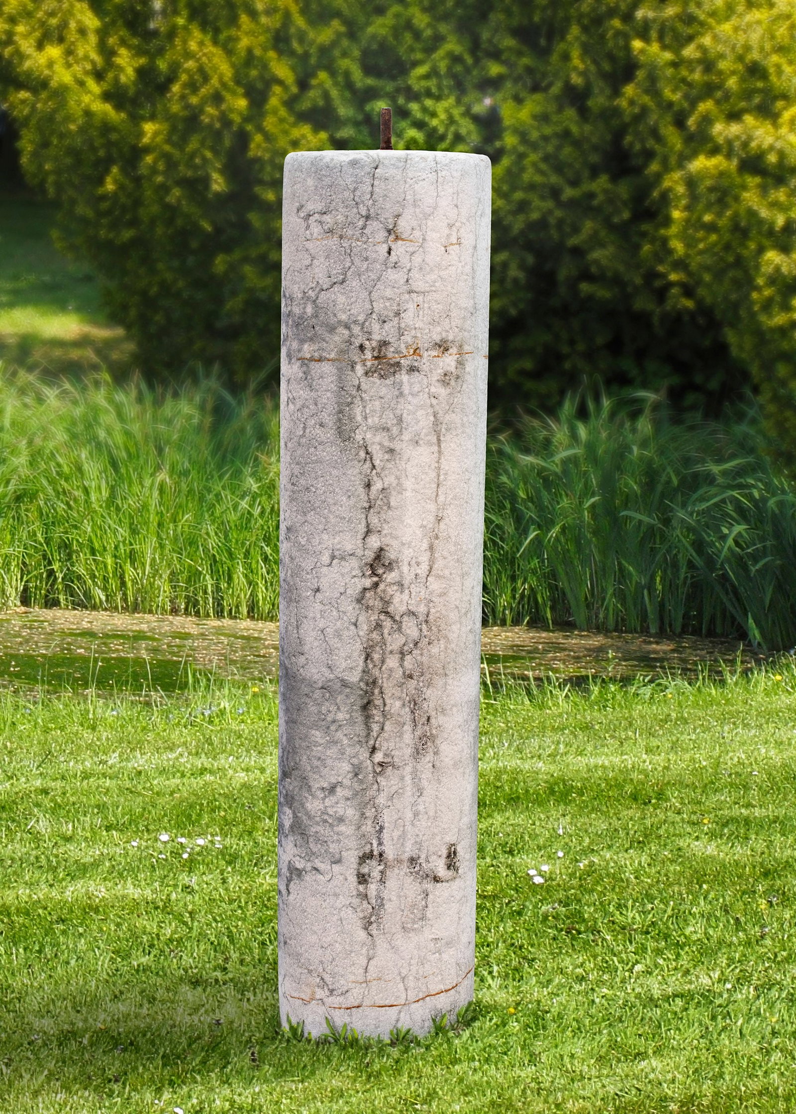 AN ITALIAN ROSSO VERONA COLUMN: Height 170 cm. Diameter 40 cm.