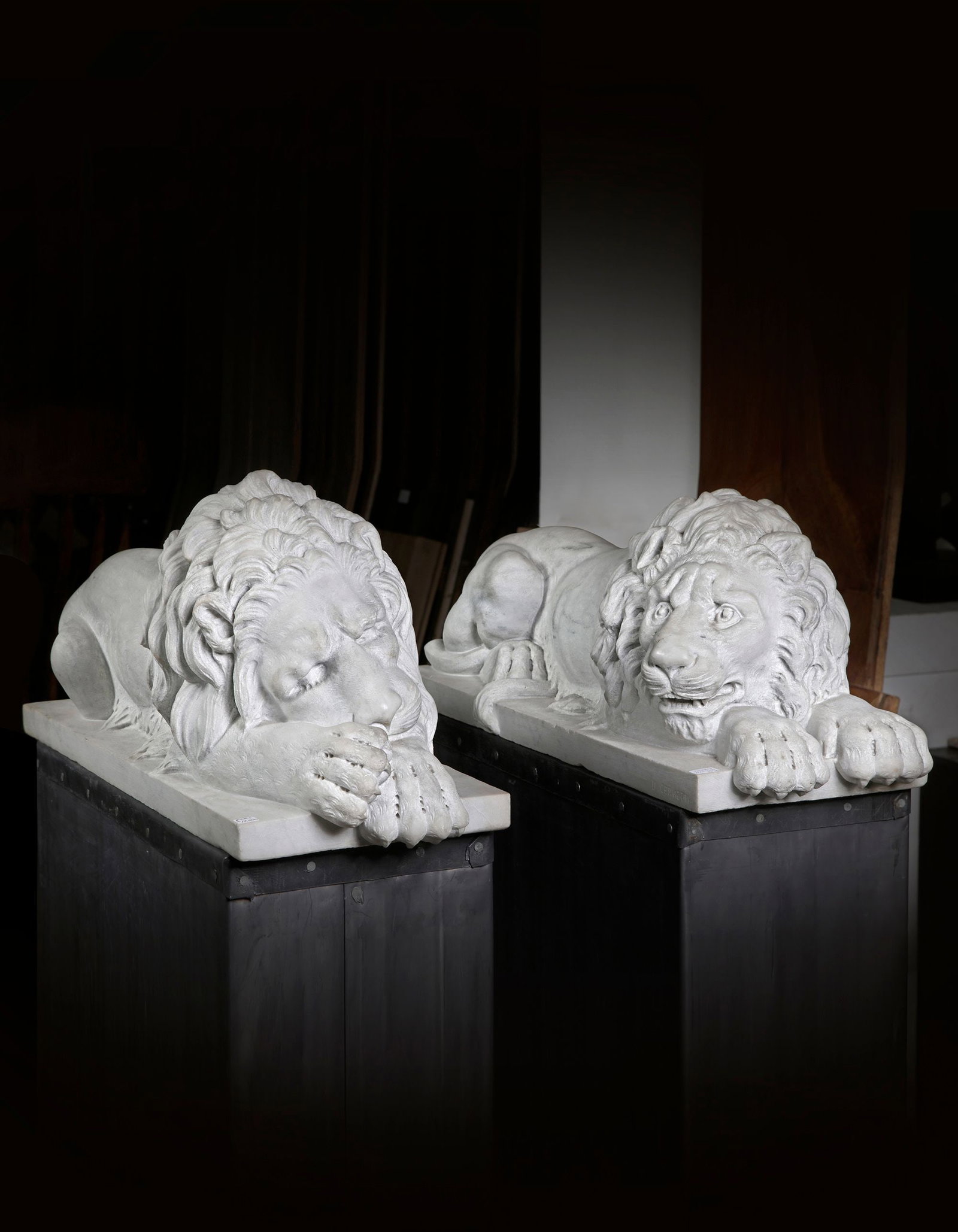 A PAIR OF SCULPTED WHITE MARBLE CANOVA LIONS BY DANILO CERVIETTI, ITALY, 20TH CENTURY (1 of 1)