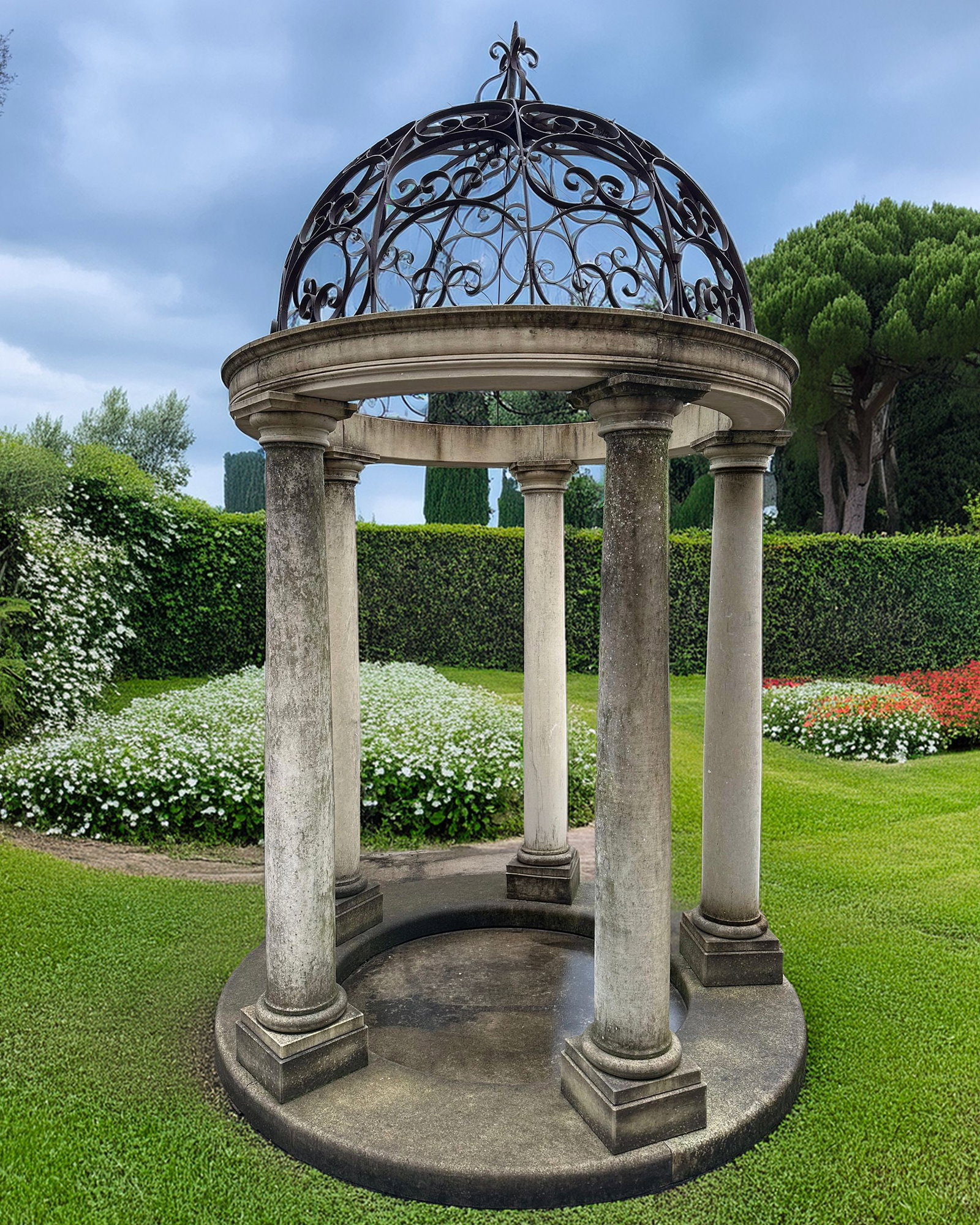 A CARVED LIMESTONE AND WROUGHT IRON MOUNTED ROTUNDA, 20TH CENTURY (1 of 1)