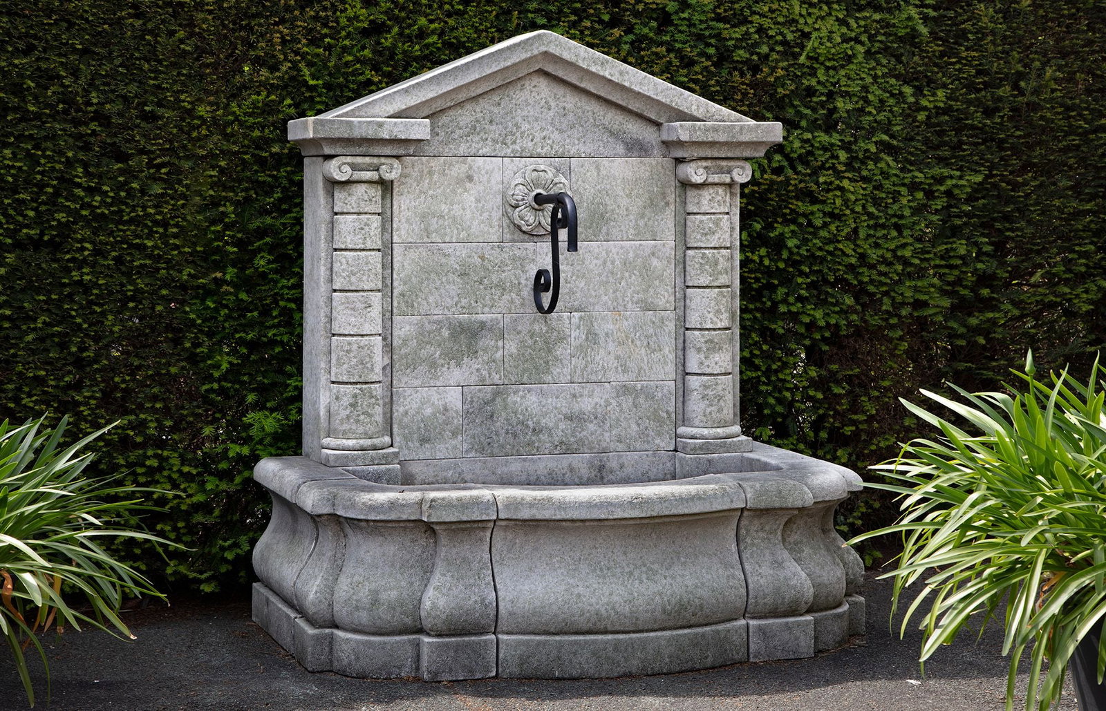 AN ITALIAN CARVED LIMESTONE WALL FOUNTAIN, LATE 20TH CENTURY (1 of 1)