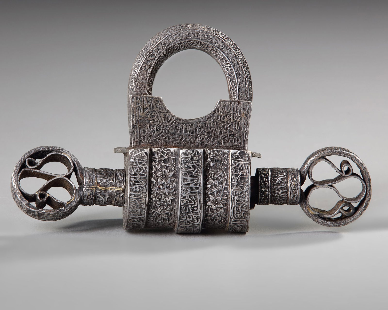 A SILVER INLAID METAL LOCK AND KEY, 20TH CENTURY (1 of 2)