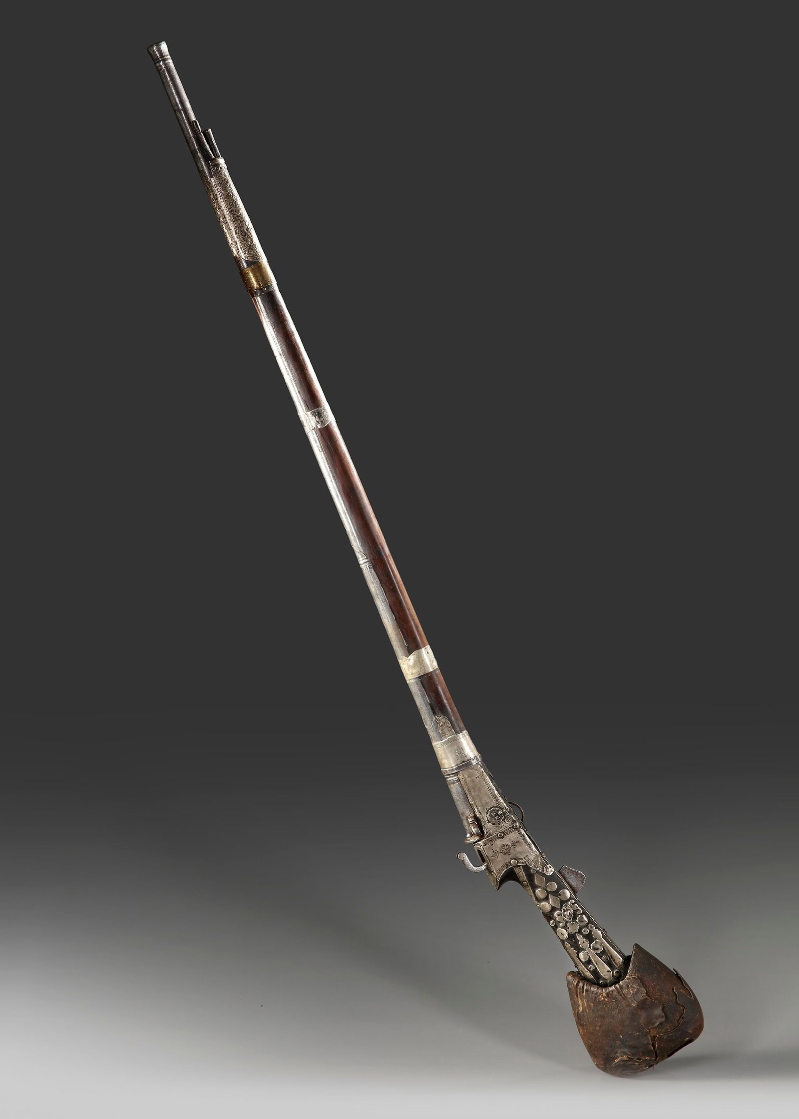 AN OTTOMAN FLINTLOCK MUSKET, LATE 18THâ€“19TH CENTURY (1 of 3)
