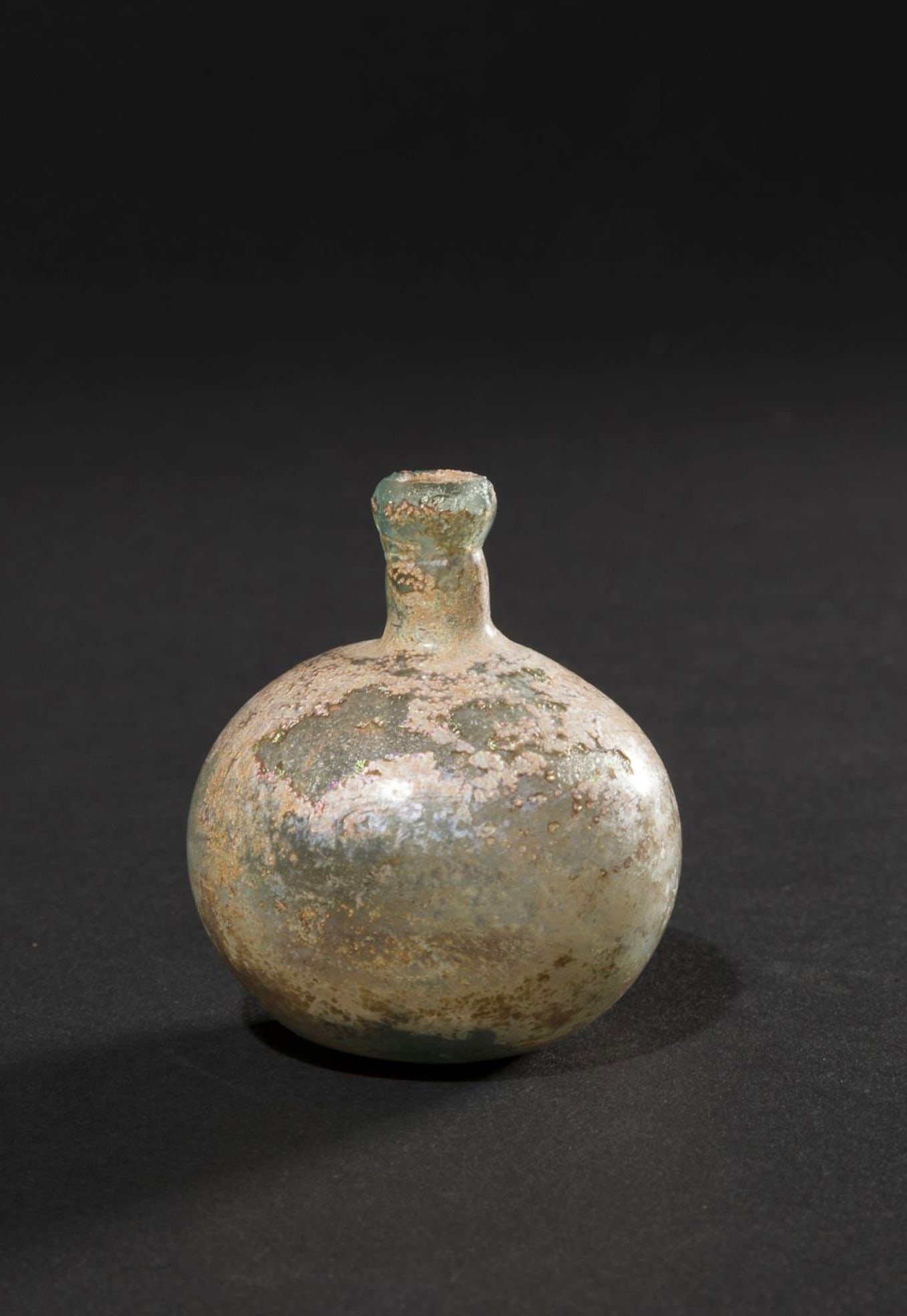 A SMALL GLOBULAR FLASK, SYRIA, 13TH CENTURY (1 of 1)