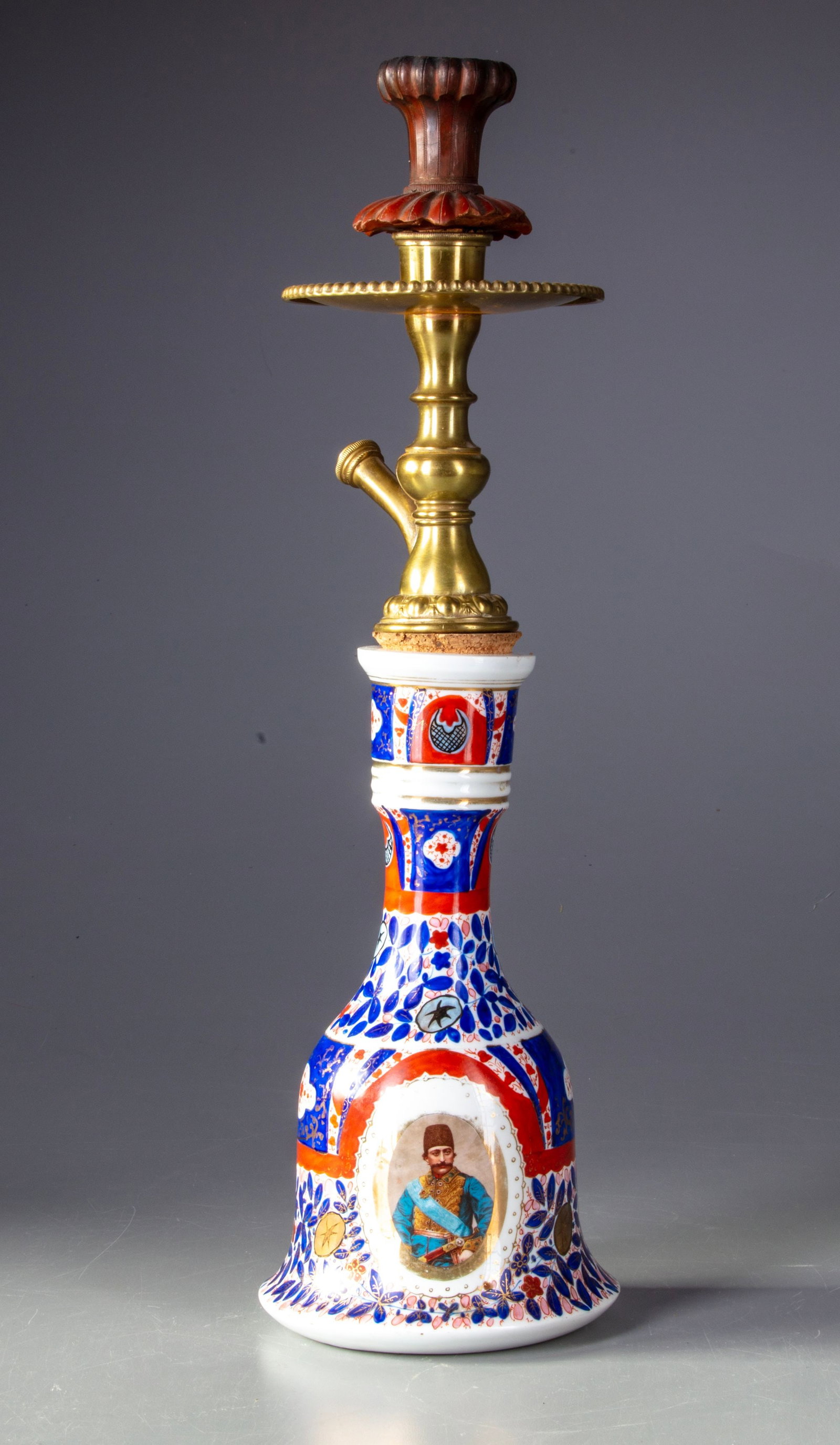 A BOHEMIAN PORCELAIN HUQQA FOR THE ISLAMIC MARKET, CIRCA 1880: Bohemian porcelain huqqa for Islamic market. Ca 27 cm, with brass body 42 cm.