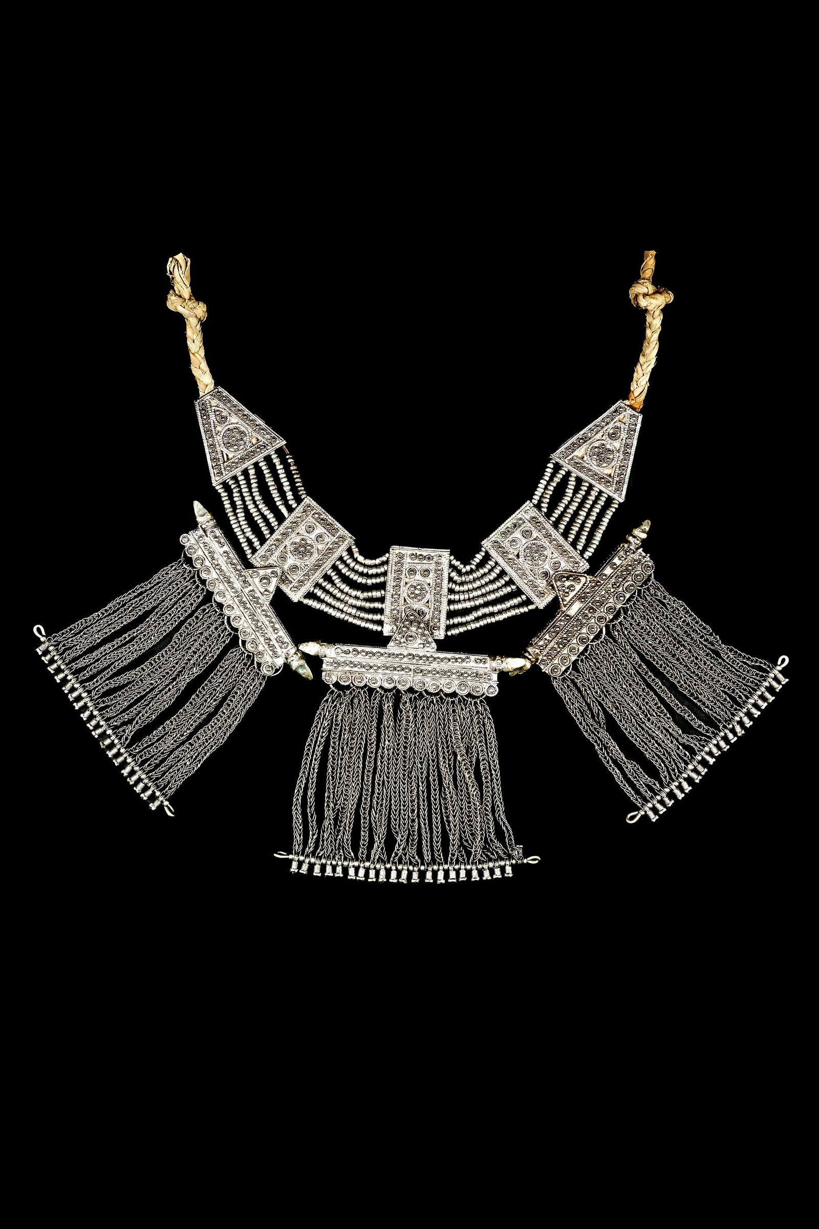 AN ISLAMIC SILVER NECKLACE, SAUDI ARABIA, 19TH CENTURY (1 of 2)