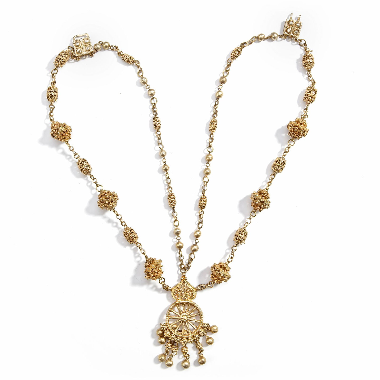 AN ISLAMIC SILVER NECKLACE, INDIA, 20TH CENTURY: With intricate filigree beadwork and a striking wheel-shaped central pendant with hanging ornaments. Height: ca. 34 cm. 131 gr. THE DR. SAAD AL-JADIR COLLECTION
