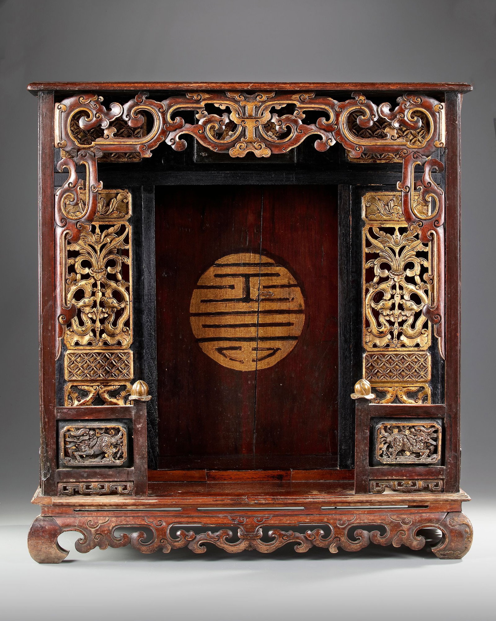 A GILT CHINESE WOODEN HOME ALTAR, EARLY 20TH CENTURY (1 of 3)