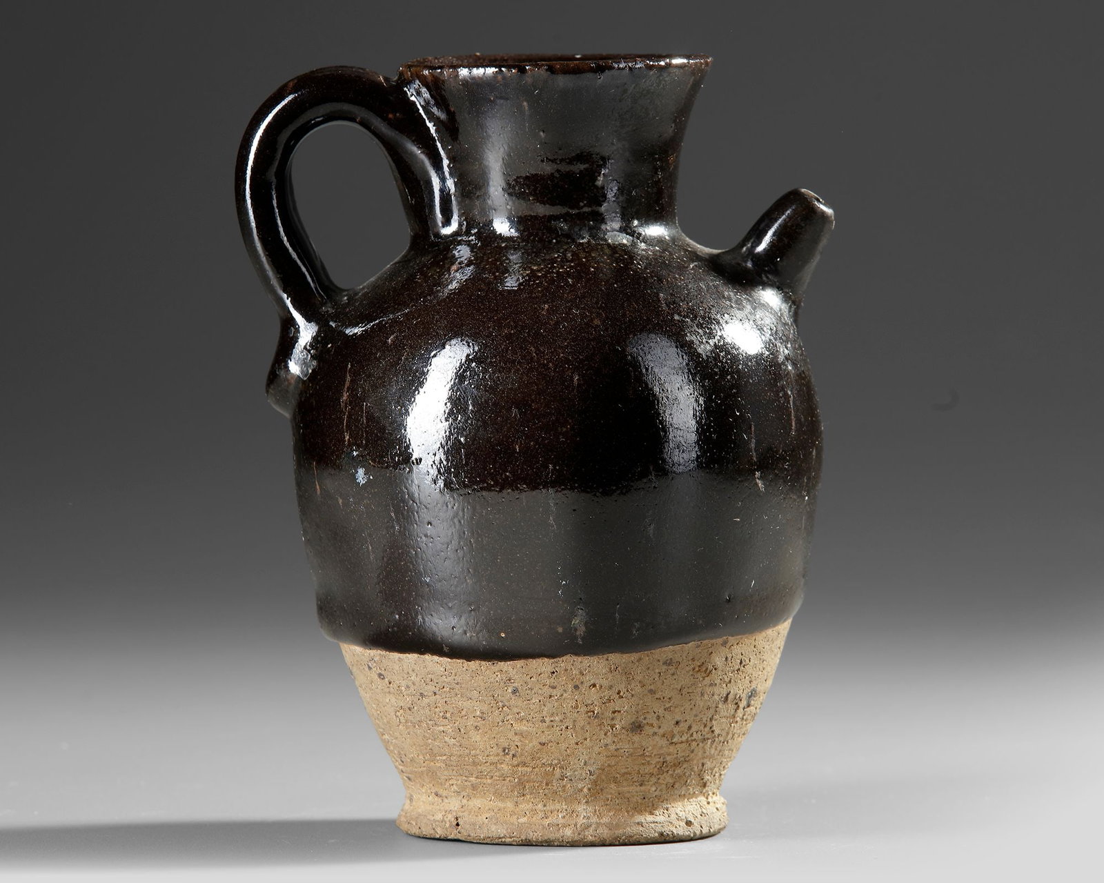 A CHINESE CIZHOU WARE BLACK-GLAZED EWER (PITCHER) (1 of 4)