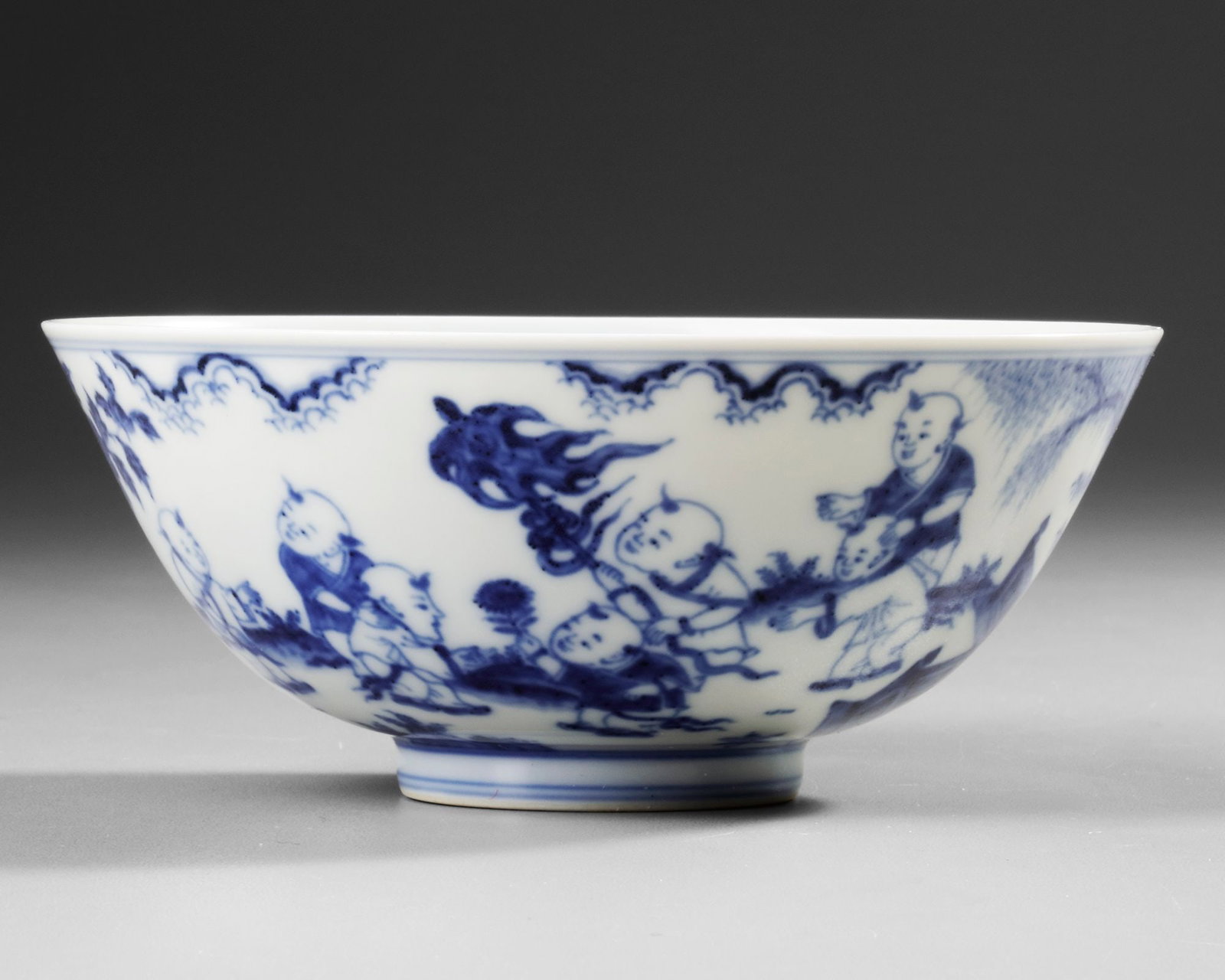 A CHINESE BLUE AND WHITE 'HUNDRED BOYS' BOWL, 19TH-20TH CENTURY (1 of 4)