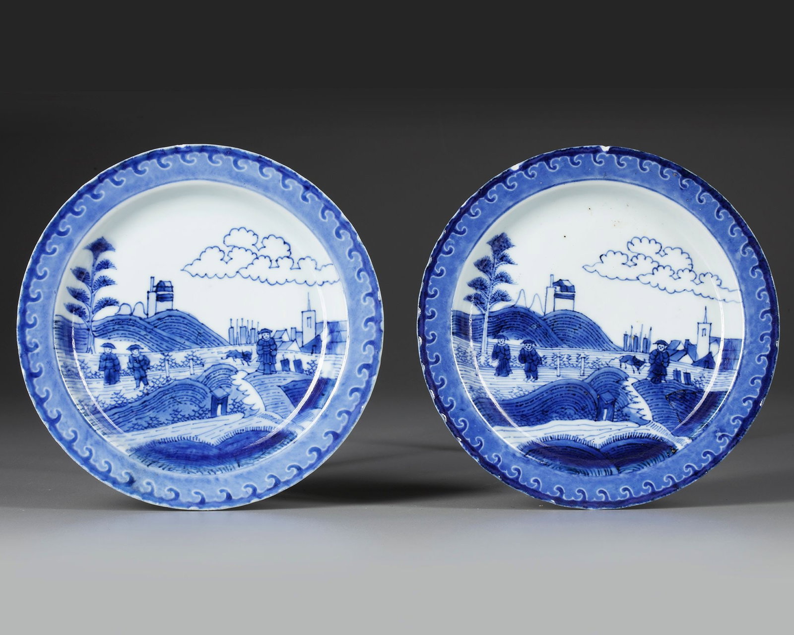A PAIR OF CHINESE BLUE AND WHITE 'SCHEVENINGEN' PLATES, KANGXI (1662-1722) (1 of 2)