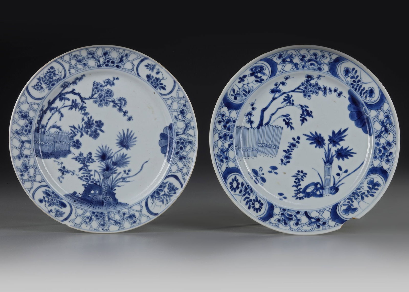 A PAIR OF CHINESE BLUE AND WHITE DISHES, KANGXI PERIOD (1662-1722) (1 of 2)