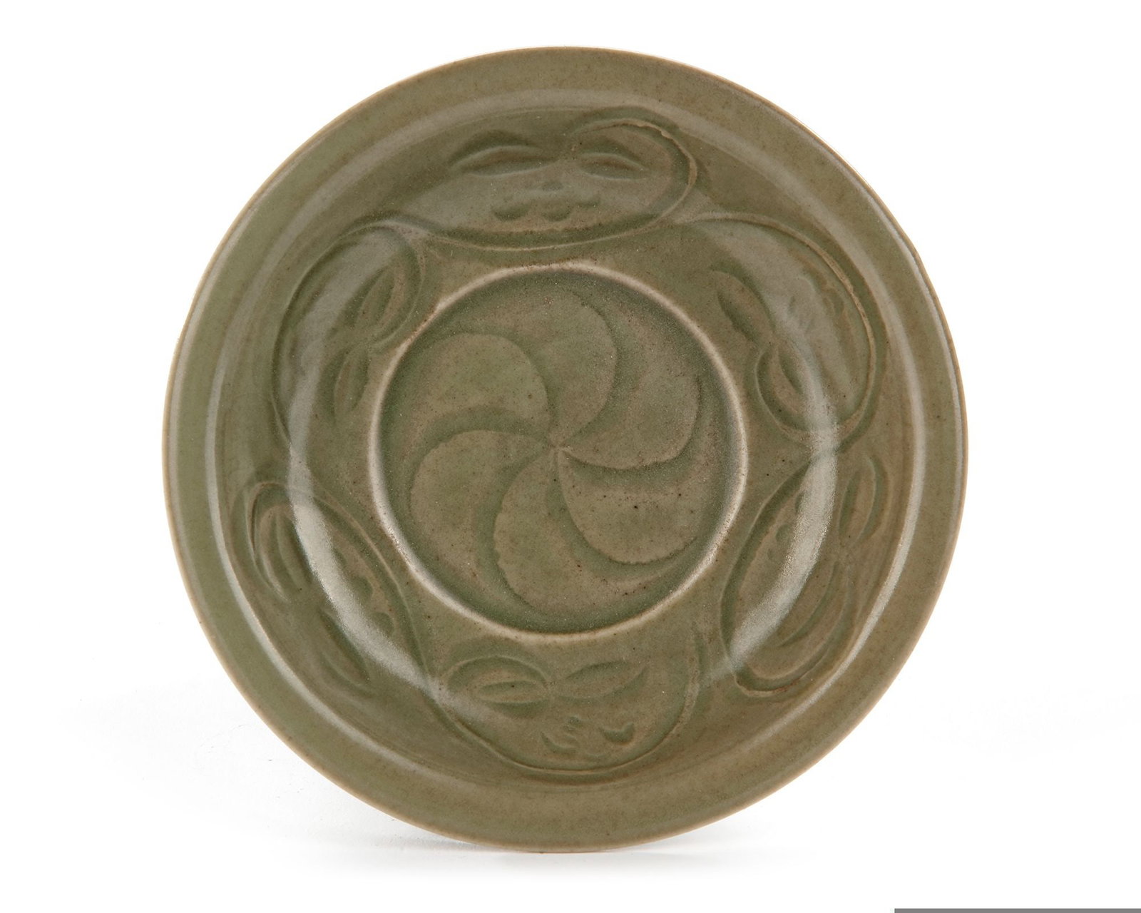 A CHINESE LONGQUAN CELADON GLAZED STEM CUP, SONG DYNASTY (960-1279): Well potted with a flared, rounded dish rising from a ribbed cylindrical standard and a slightly spreading foot, the interior with faintly impressed foliate decoration surrounding a flower head within