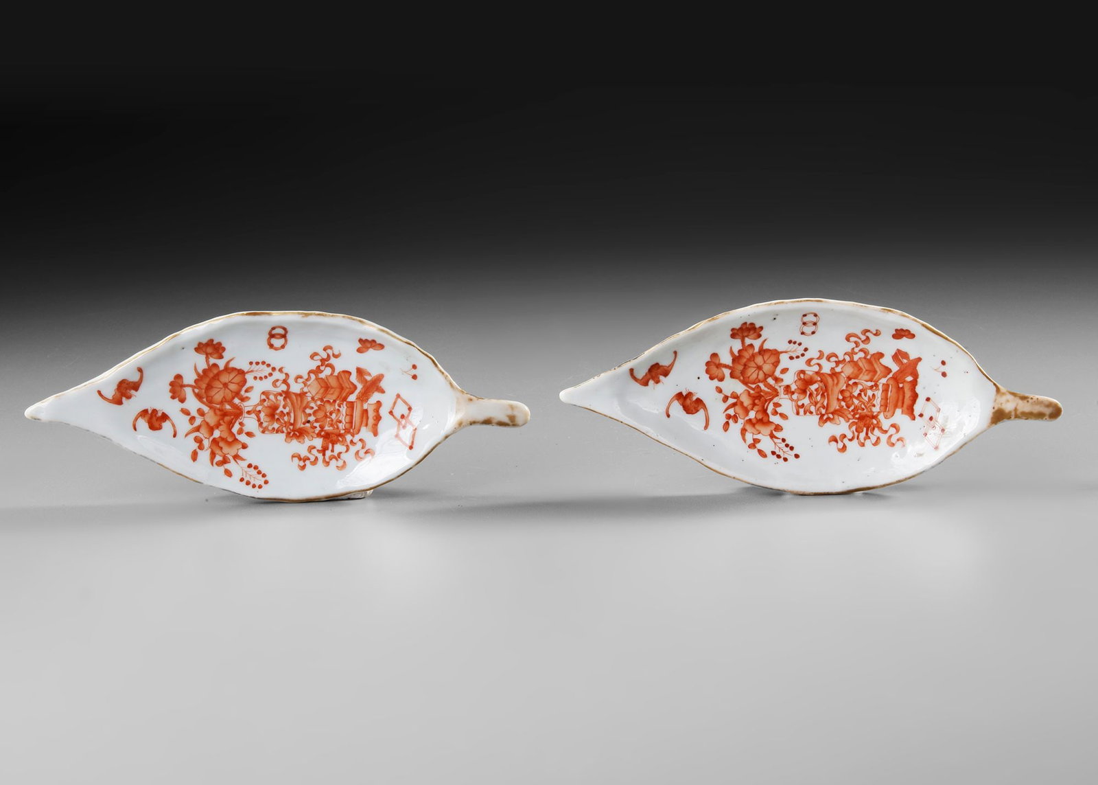A PAIR OF CHINESE LEAF-SHAPED DISHES, QING DYNASTY (1644-1912) (1 of 3)