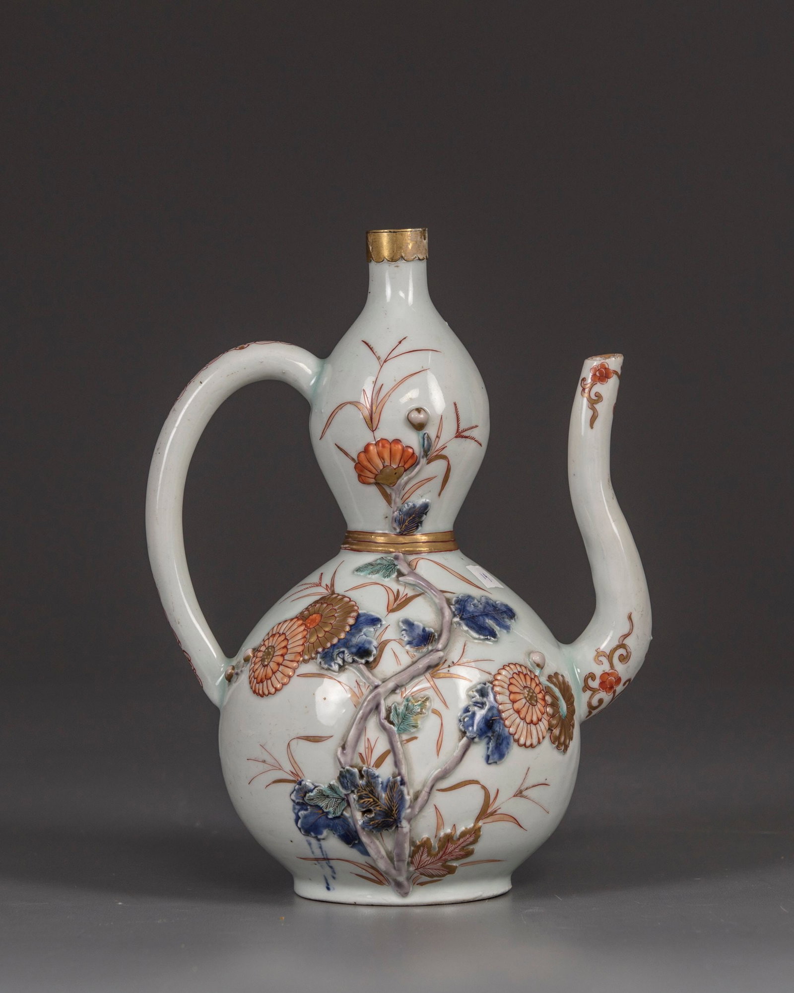 A JAPANESE IMARI EWER, 17TH CENTURY (1 of 7)