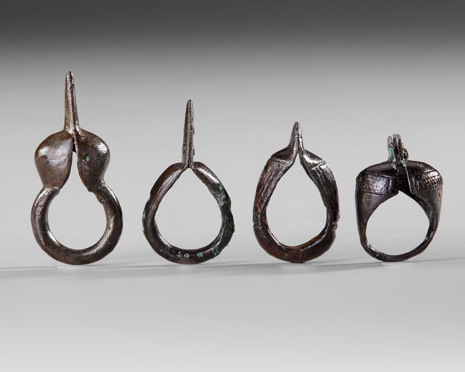 FOUR ROMAN ARCHERY RINGS, 3RD CENTURY: Length ranging from 4.5 to 6.5 cm.
