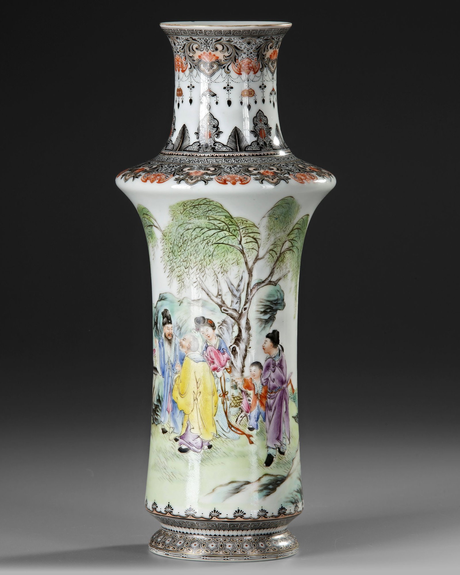 A CHINESE FAMILLE ROSE FIGURAL VASE, REPUBLIC PERIOD (1 of 3)