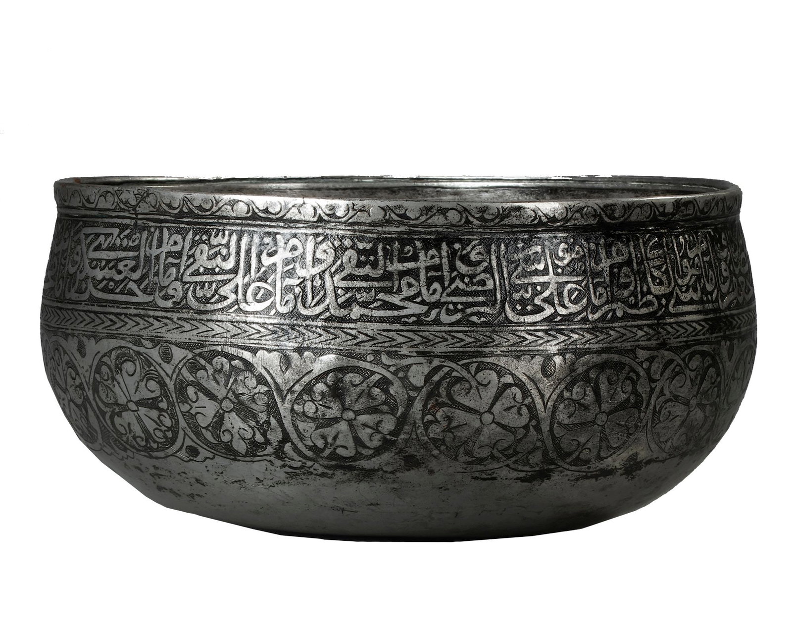 A TIMURID ENGRAVED METAL BOWL, 14TH CENTURY (1 of 5)