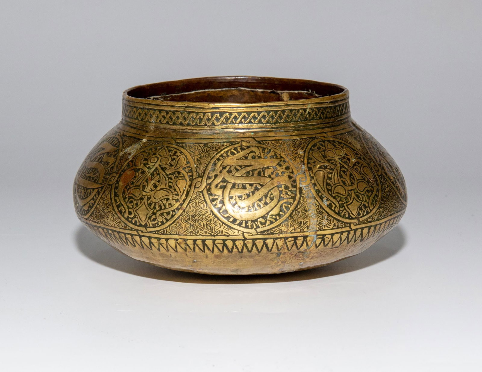 A SMALL OTTOMAN BOWL, 18TH-19TH CENTURY: H. 7 cm. D. 8 cm.