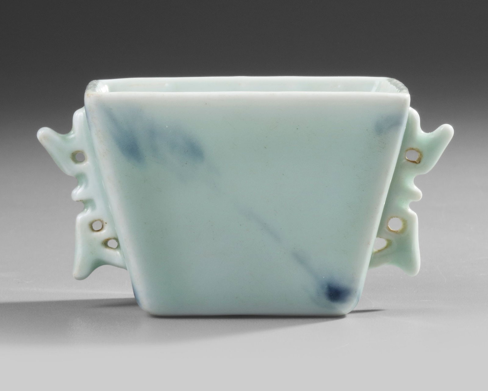 A CHINESE CELADON GLAZED CUP, 20TH CENTURY (1 of 4)