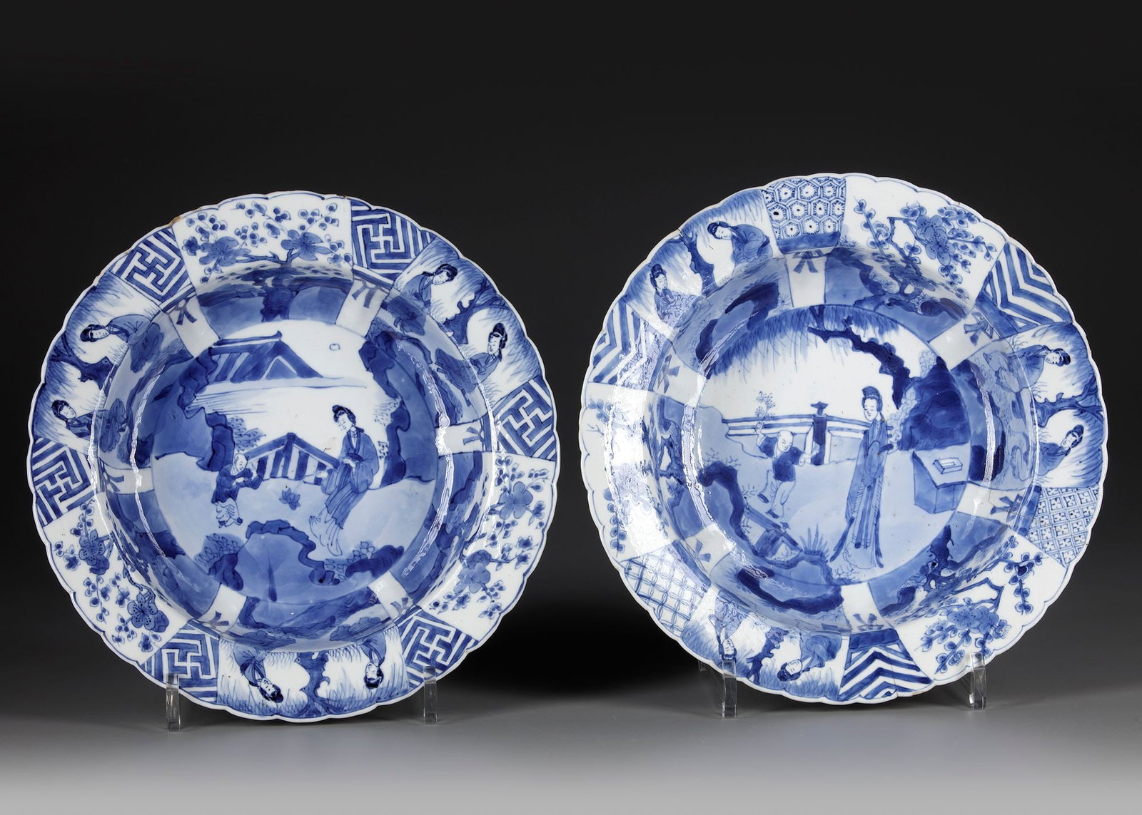 A PAIR OF CHINESE BLUE AND WHITE PORCELAIN LOBED BOWLS, KANGXI PERIOD,(1662â€“1722) (1 of 3)