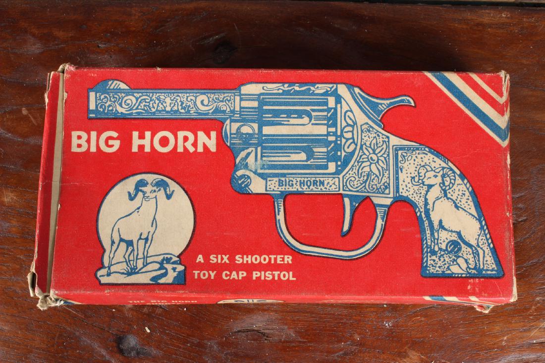 Vintage Kilgore Big Horn Cap Gun Pistol in Box: Vintage Kilgore Big Horn Cap Gun Pistol in Box. Size: 3.5" x 7" x 1.5"