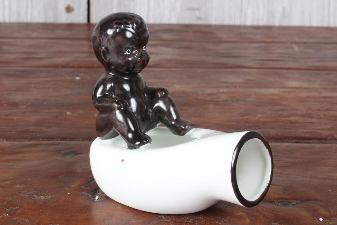 Vintage Novelty Ceramic Bed Pan Vinaigrette: Vintage Novelty Ceramic Bed Pan Vinaigrette. Size: 3.5" x 2" x 3.5"