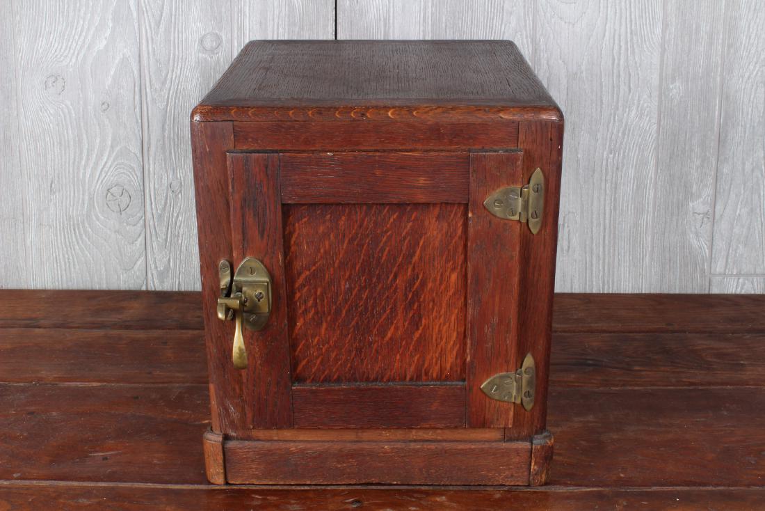 Vintage Jewett Oak Humidor: Vintage Jewett Oak Humidor. Size: 13.5" x 12" x 14"