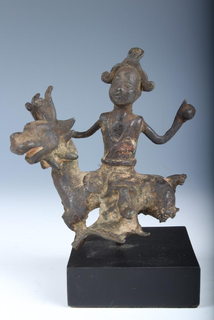 Antique Bronze Cambodian Statue: Antique Bronze Cambodian Statue Size: 5" x 3.5" x 3" (TI-337)