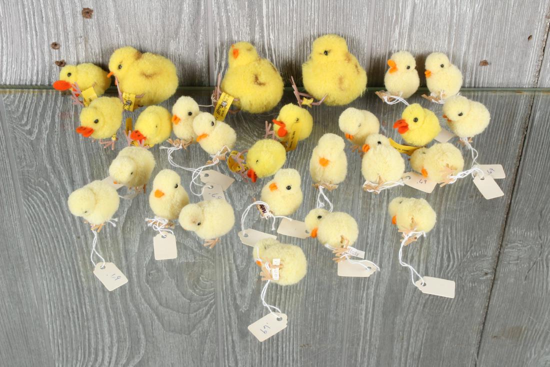 26 Vintage Plush Miniature Chicks: 26 Vintage Plush Miniature Chicks. Including Steiff 1504 and 1506 models. Smallest tagged with Made in Italy tags. Size: Largest: 2" H x 1.5" W x 2" D