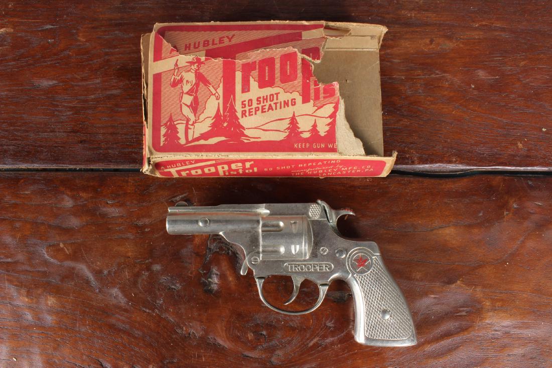 Vintage Hubley Trooper 50 Shot Repeater: Vintage Hubley Trooper 50 Shot Repeater. Size: 6.5" x 4" x 1"