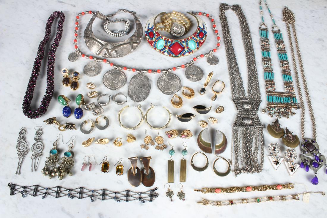 Grouping of Artisan Jewelry: Grouping of Artisan Jewelry, 40 pieces, includes M&J Hansen Designs 1989 signed collar necklace with beads and colored stones, beaded and colored stone necklaces, bracelets, Kenneth Lane necklace, 2 G