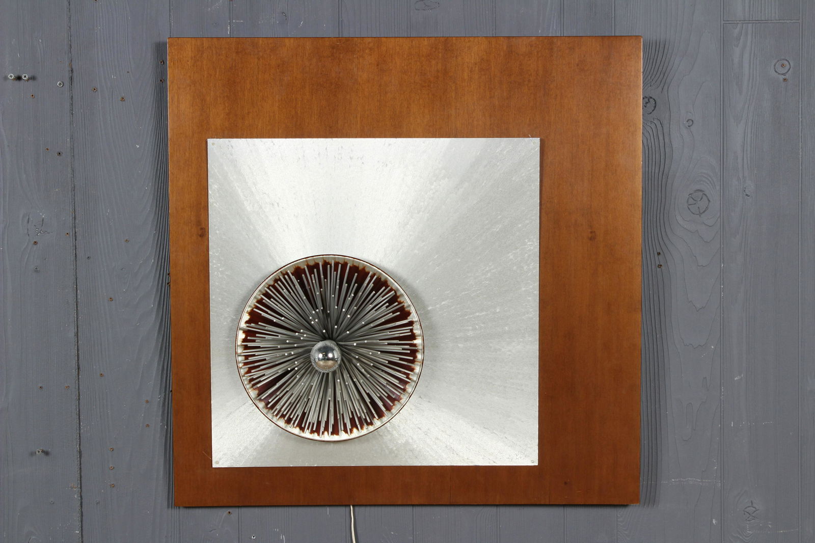 Lighted Wall Sculpture Radiale by Otello Ciullini: Lighted Wall Sculpture Radiale by Otello Ciullini, manufactured by Studio EF Viareggio, Made in Italy, Hit Proposals, 1975. Certificate on back. Size: Largest: 27.5" H x 27.5" W x 5.5" D