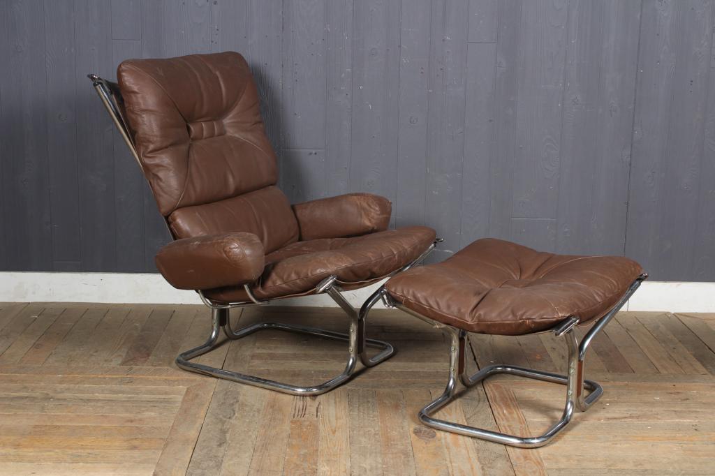 Westnofa Style Lounge Chair and Ottoman: Westnofa Style Lounge Chair and Ottoman, Ingmar Relling for Westnofa. Size: Largest: 35.5" H x 30.5" W x 32" D