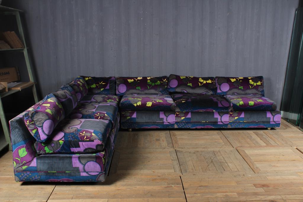 2 Piece Modern Floral Sectional: 2 Piece Modern Floral Sectional. Size: 26.5" H x 128" W x 100.5" D