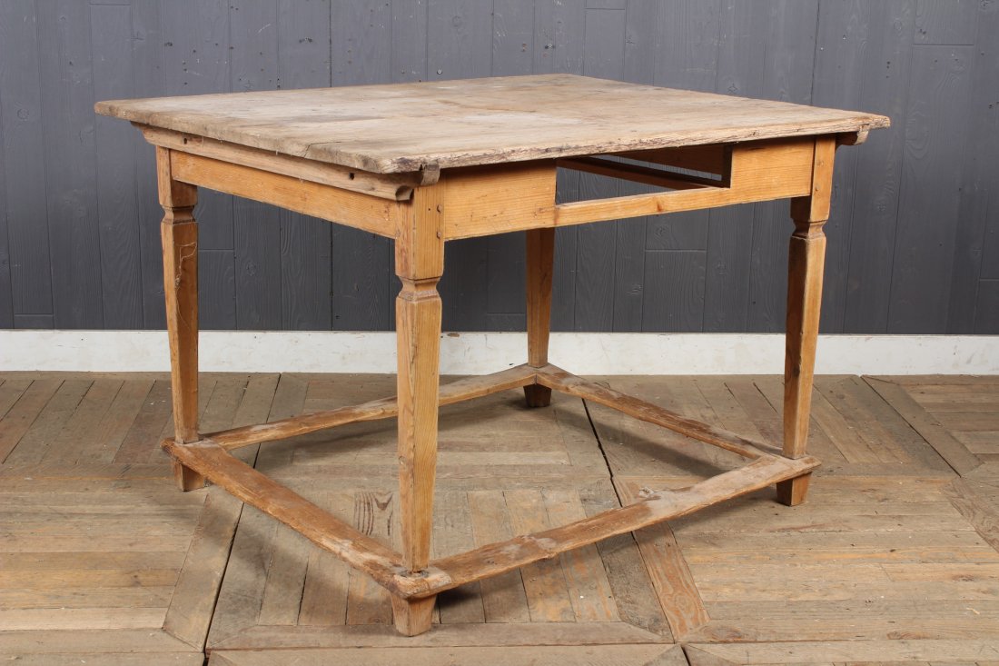 Continental Farm Table: Continental Farm Table - No Drawer. Size: 31.5" H x 48" W x 37.5" D