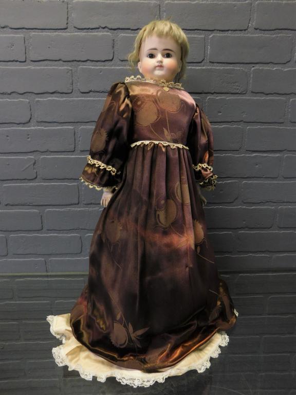 Alt, Beck & Gottschalk Turned Bisque Shoulder Head (1 of 7)