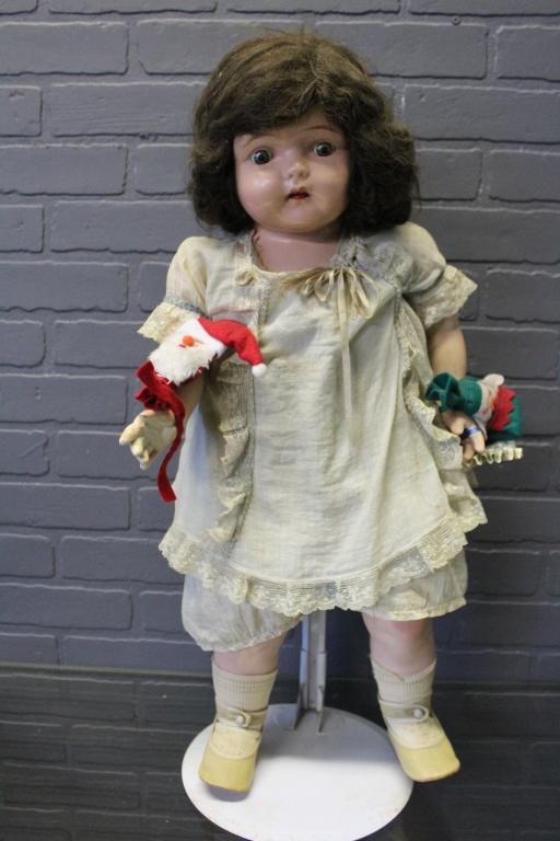 Madame Hendren Dolly Reckord Doll: Madame Hendren Dolly Reckord Doll, composition shoulder head, arms and legs, cloth body, blue sleep eyes, painted upper lashes, eyebrows, open mouth with upper teeth and tongue, phonograph player in b