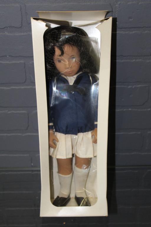 Sasha Doll in Original Box (1 of 5)