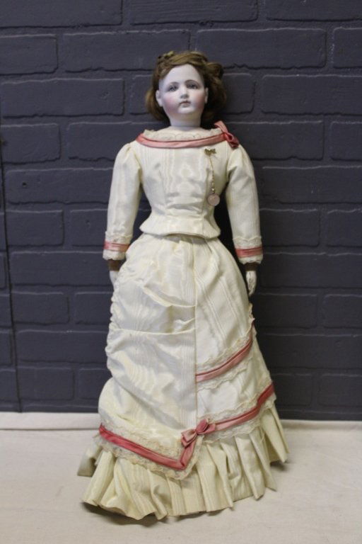 Unmarked Fashion Bisque Socket Head doll (1 of 6)