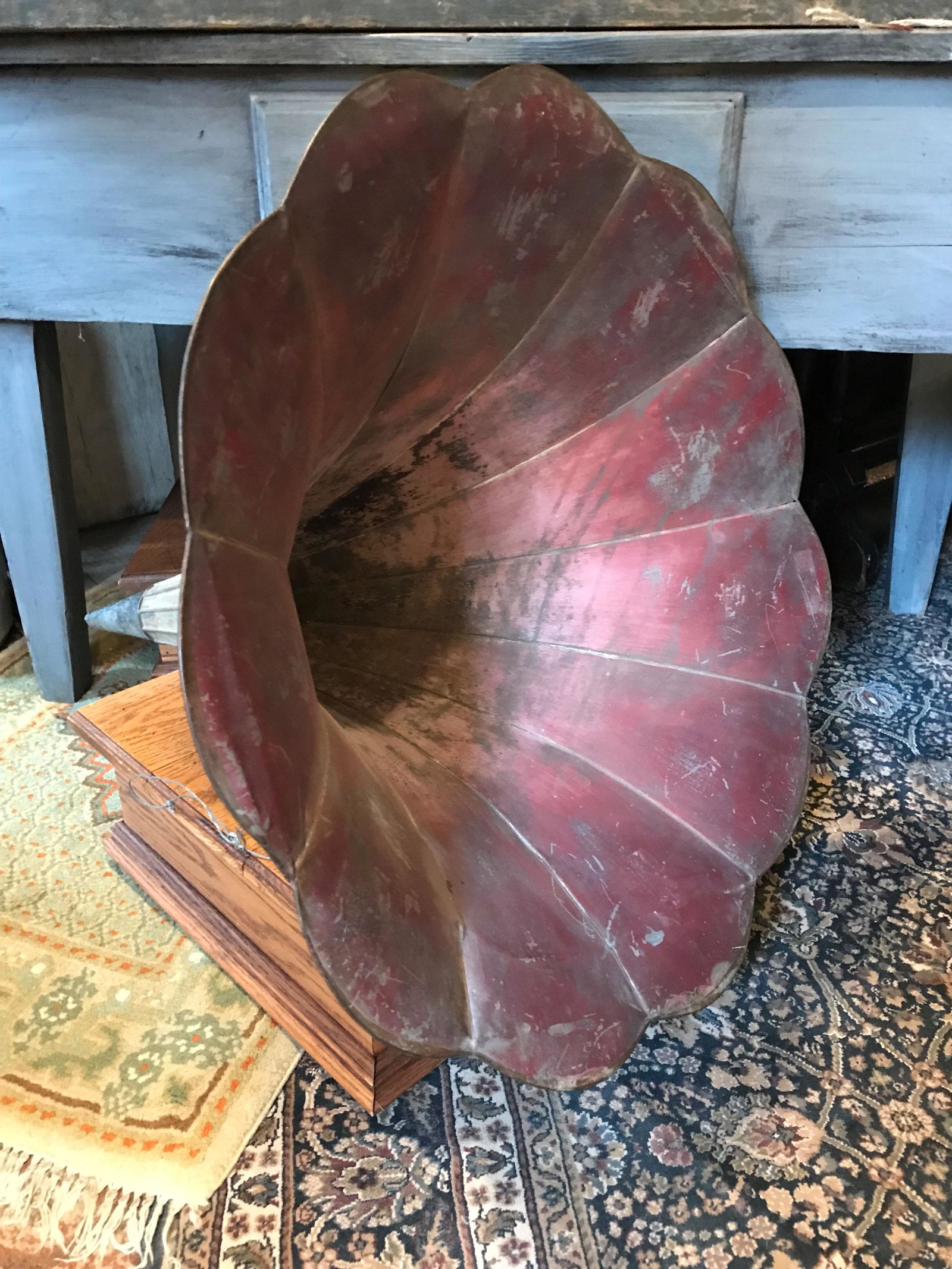 Antique Victrola Tin Painted Horn: Antique Victrola Tin Painted Horn- large scale. Size: 31" x 25" Dia.