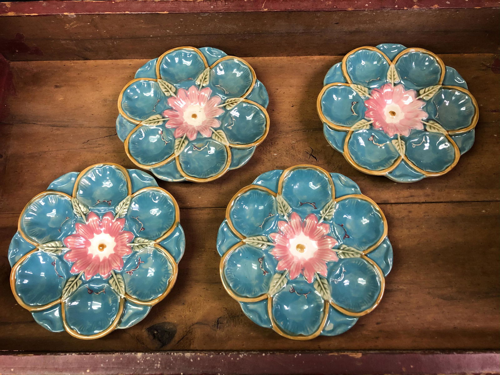 4 Faience Majolica Oyster Plates: 4 Faience Majolica Oyster Plates. Size: 9" diameter