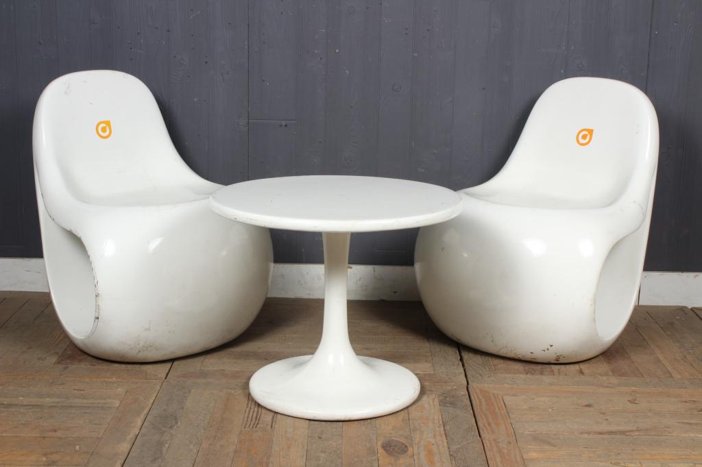 Suite of Composite Free Form Chairs and Table (1 of 6)