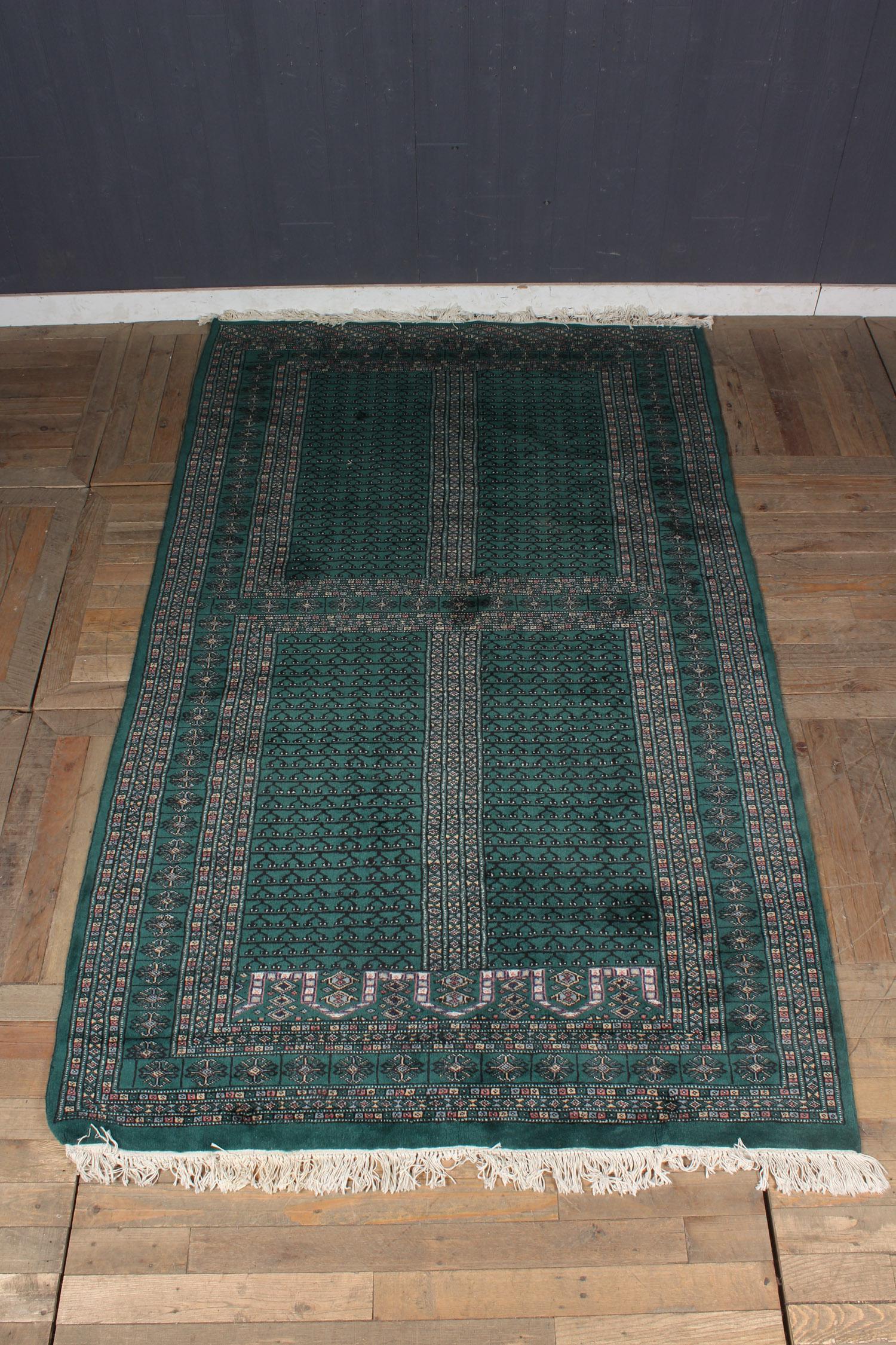 Turkmen Rug 8'3" x 5': Turkmen Rug 8'3" x 5' Size: 99" L x 60" W