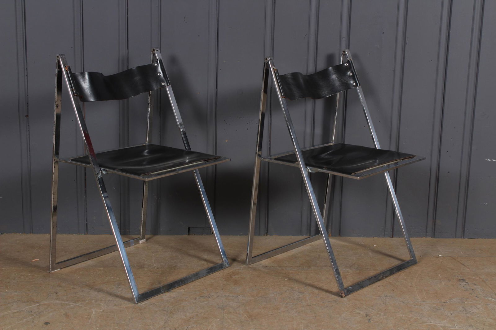 Pair Folding Chairs (1 of 6)