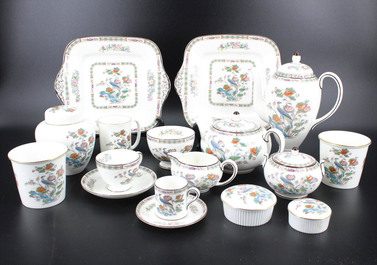 Large Dinnerware Service of Wedgwood Kutani Crane (1 of 12)